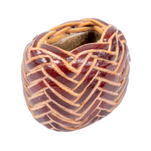 Hand braided leather saddle horn knot
